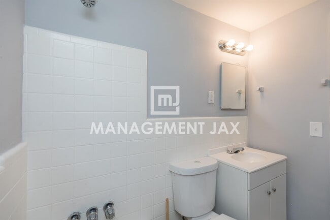 Photo - 1598 W 33rd St
