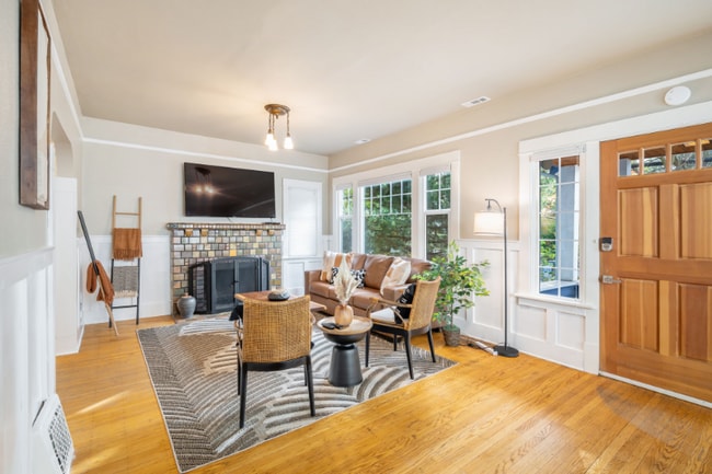 Photo - 720 NE 47th St