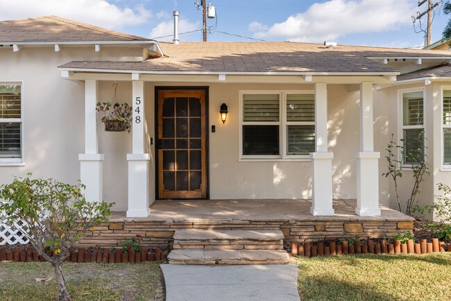 Enchanting REMODELED Craftsman SFR in the ... - Enchanting REMODELED Craftsman SFR in the ... Casa