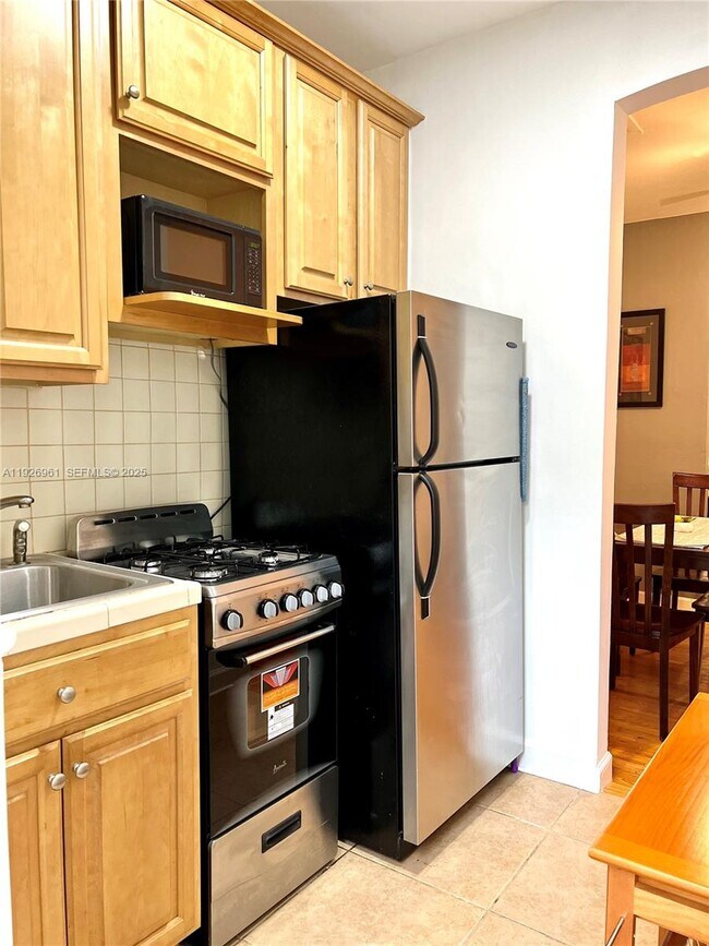 Photo - 1561 Lenox Ave. Unidad 9