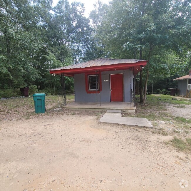 Building Photo - Renovated 2 bedroom home Phenix City