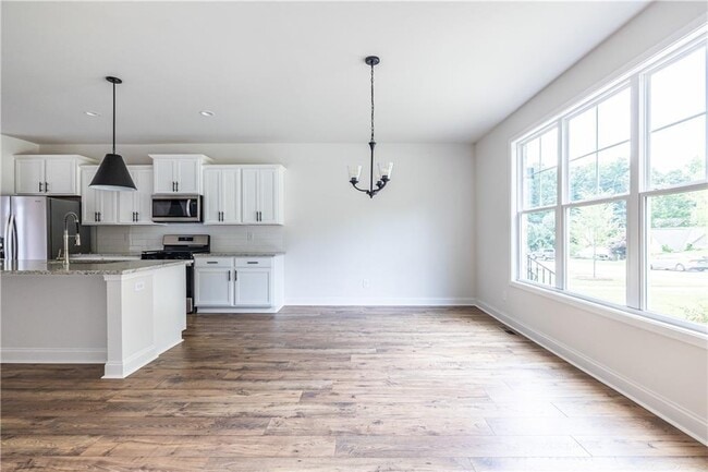 Photo - 1296 Ainsworth Alley