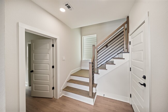 Photo - 1003 E 33rd St