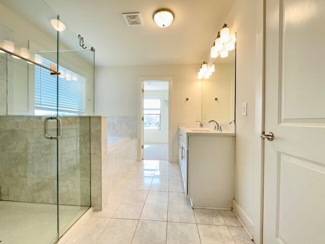 Photo - 987 Halletts Peak Pl