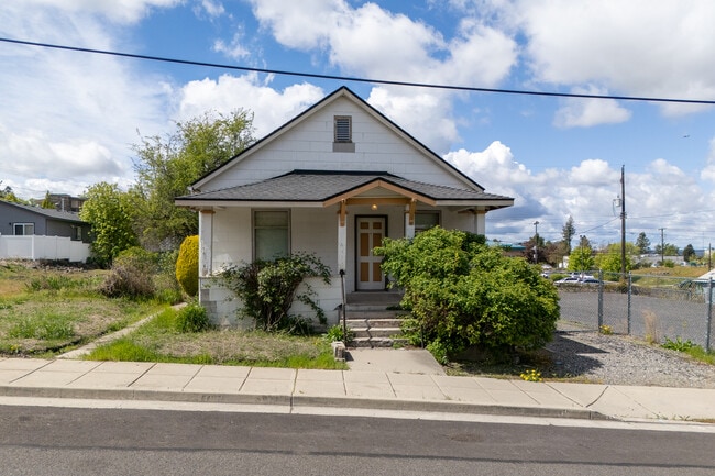 Building Photo - 608 S Hatch St Rental