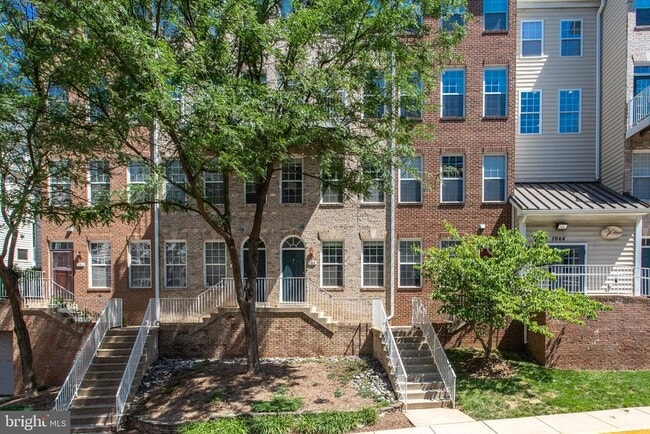 Photo - 2664 Manhattan Pl