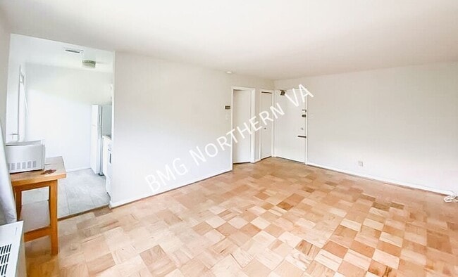 Photo - 4570 MacArthur Blvd NW