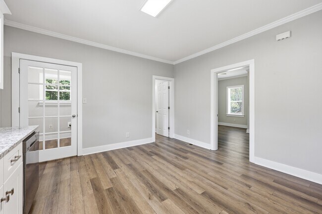 Photo - 546 Baltimore Dr