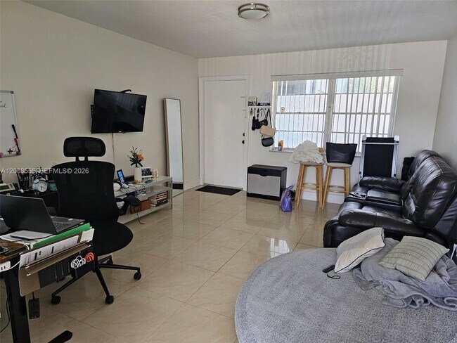 Photo - 900 Tallwood Ave Unit 207