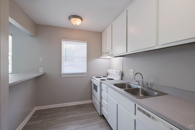 Photo - Hampton Hall Apartments