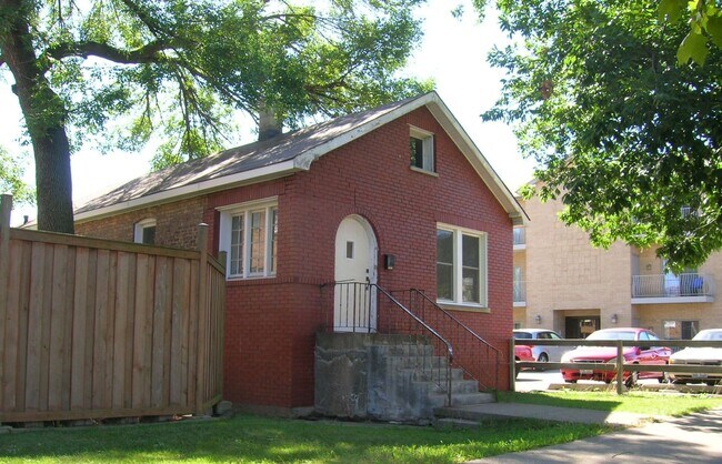 Building Photo - 7907 W Grand Ave