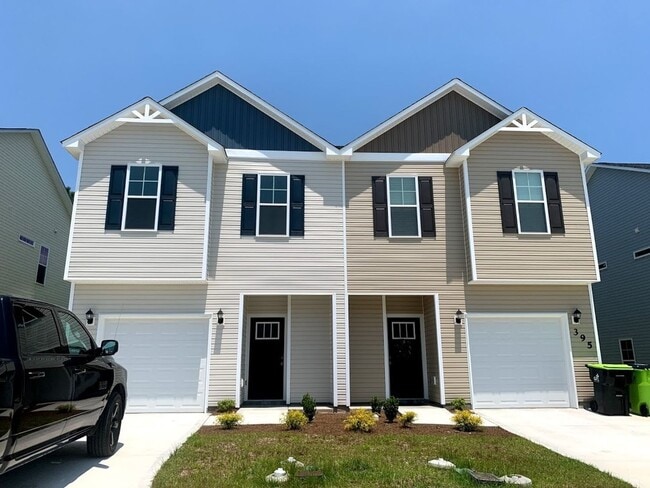Building Photo - 3 Bedroom/2.5 Bath - Holly Ridge - The Lan... Rental