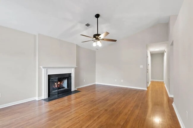 Photo - Cashel Court