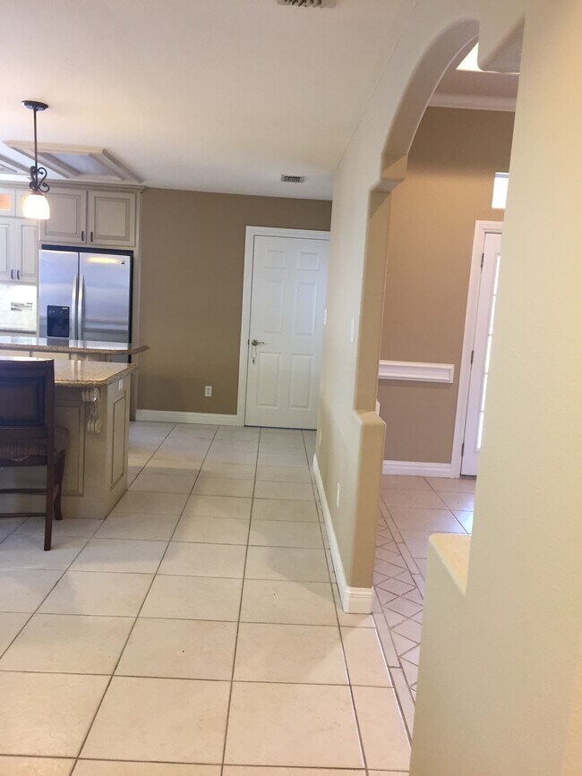 Pisos de baldosas en todas partes - 10212 N 12th St