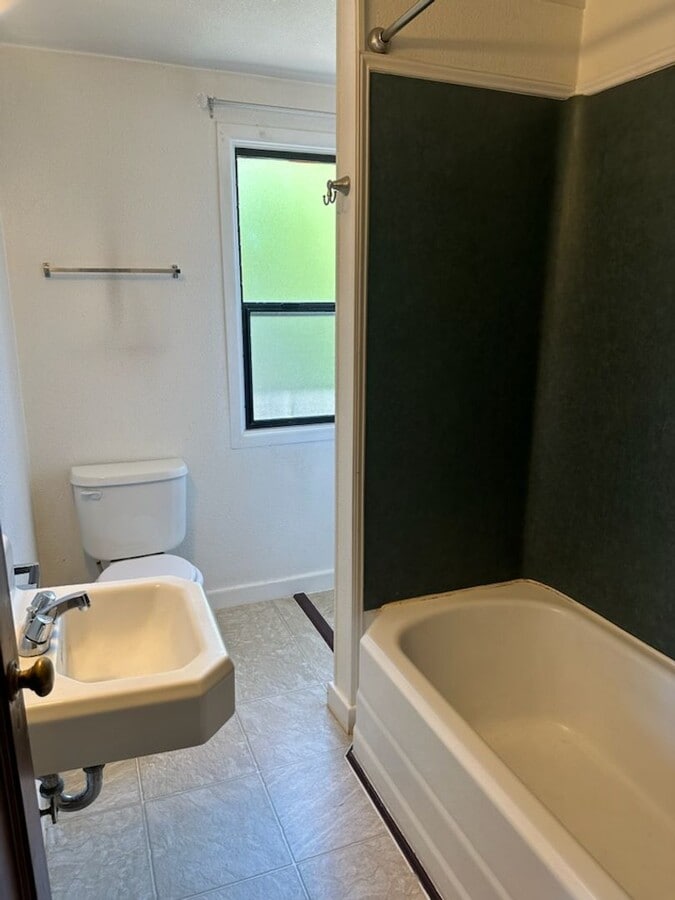 Photo - Cozy 1-Bedroom, 1-bath Upstairs Apartment In Southwest Eugene!