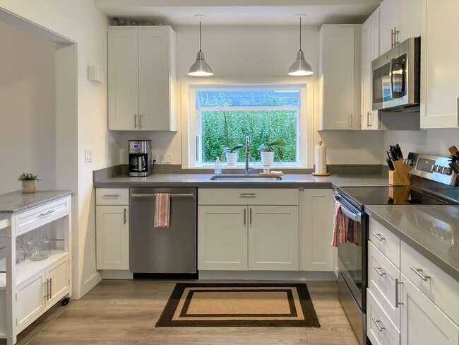 Photo - 5Bd/2Ba Seattle Home