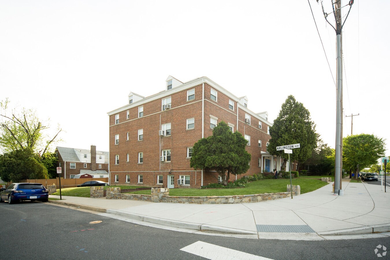 Boulevard Courts - Boulevard Courts Apartments