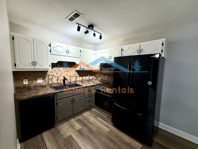 Building Photo - 2 Bedroom Condo on Chapman Mountain Unit H