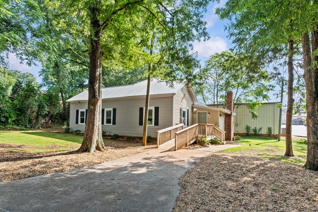 Photo - 204 W Spring St