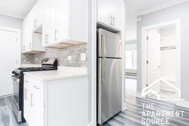 Building Photo - 3821 N Greenview Ave Unit 2W Rental
