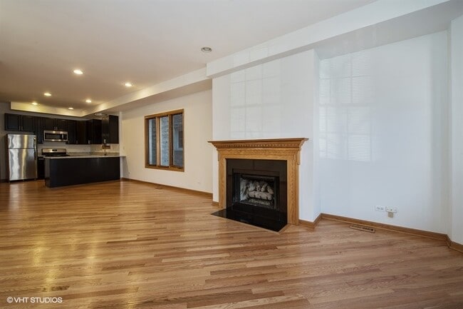 Photo - 623 W Briar Pl Unit 1