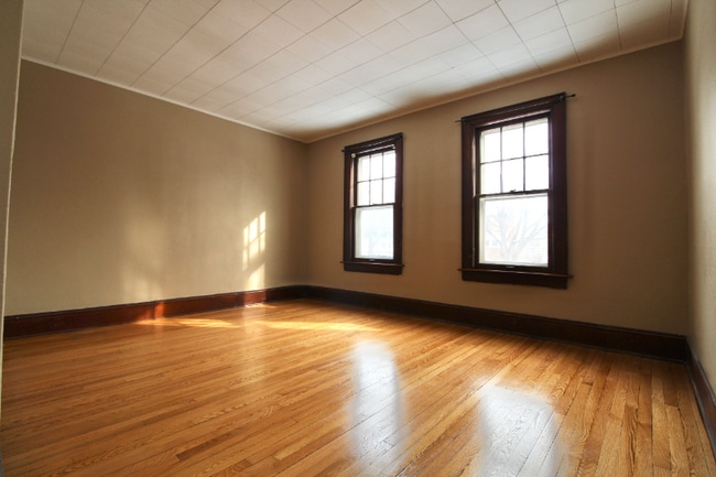 Photo - 2933 N Newhall St Unidad B