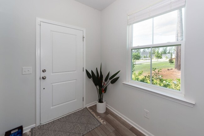 Photo - 6 Bedroom 4.5 Bath in Limehouse Village - Summerville