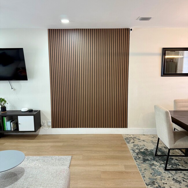 100 SW 7th St