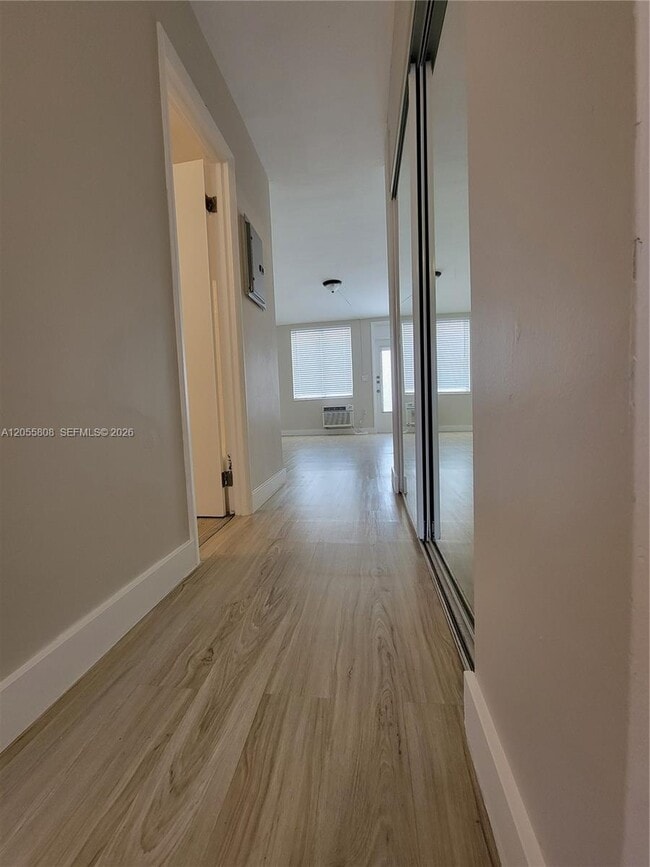Photo - 441 Collins Ave Unit 10