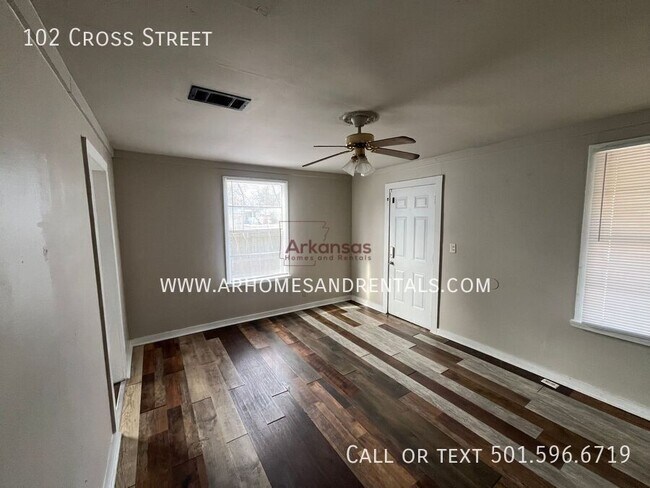 Photo - 102 Cross St