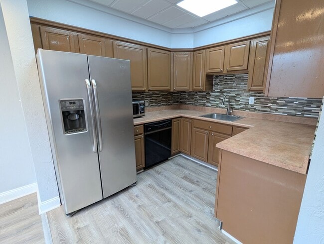 Photo - Spacious 4 Bedroom 2 Full Bathroom Home (Perry South)