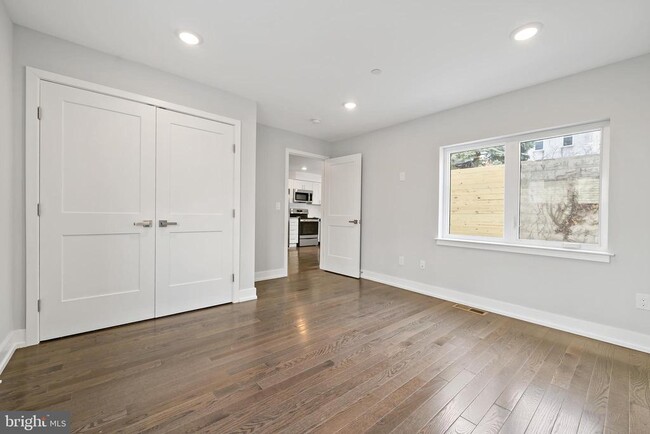 Building Photo - 1533 N 2nd St Unit 3B