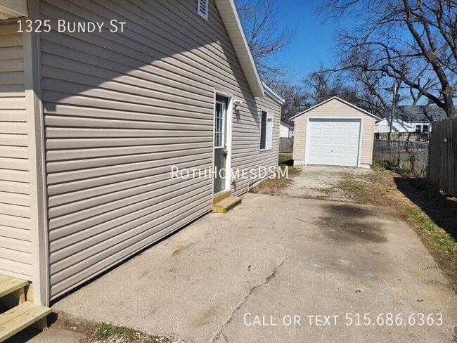 Photo - 1325 Bundy St