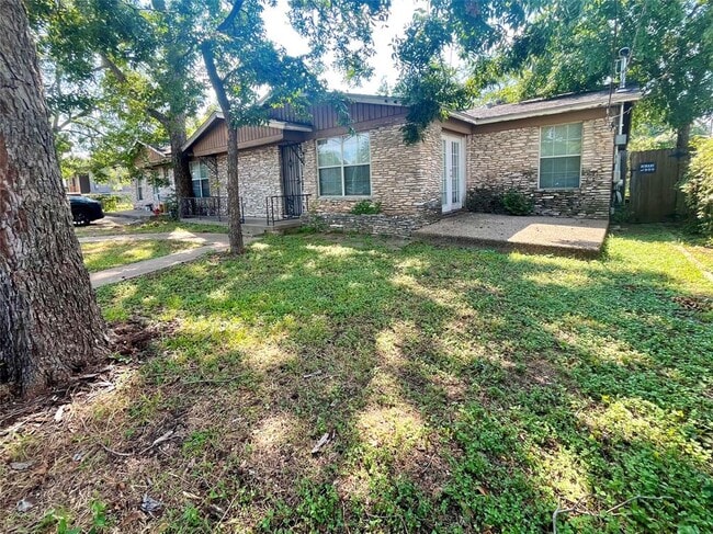 Photo - 304 Montopolis Dr Townhome