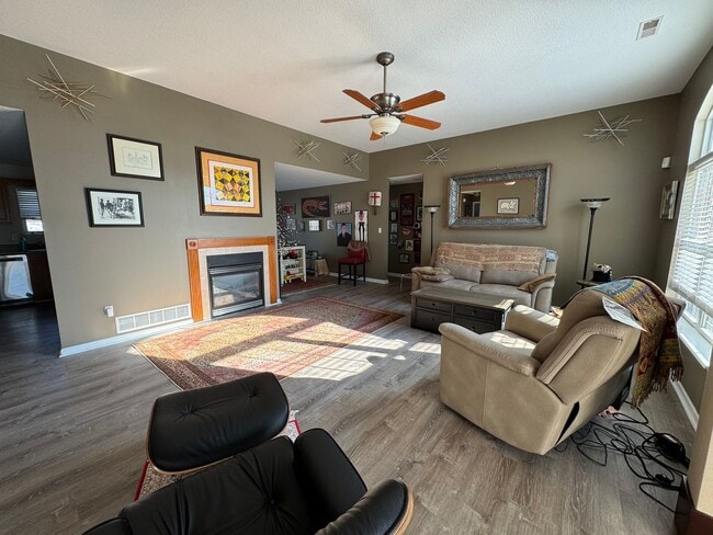 Photo - 3 Bedroom Home Furnished or unfurnished available