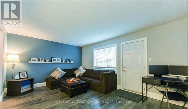 Photo - 166 Southdale Rd W