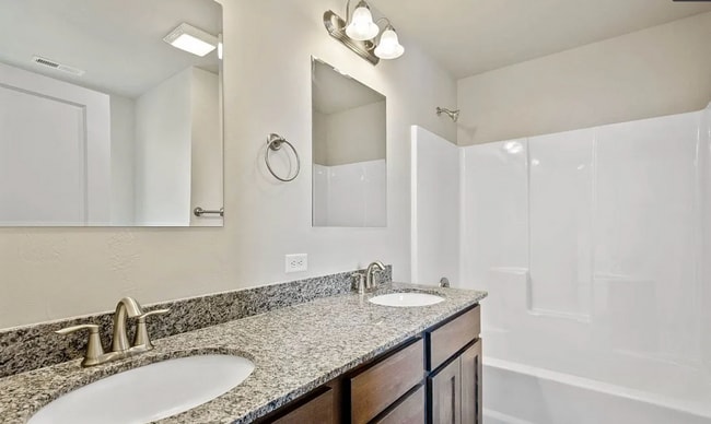 Photo - 602 Black Diamond St Unidad B