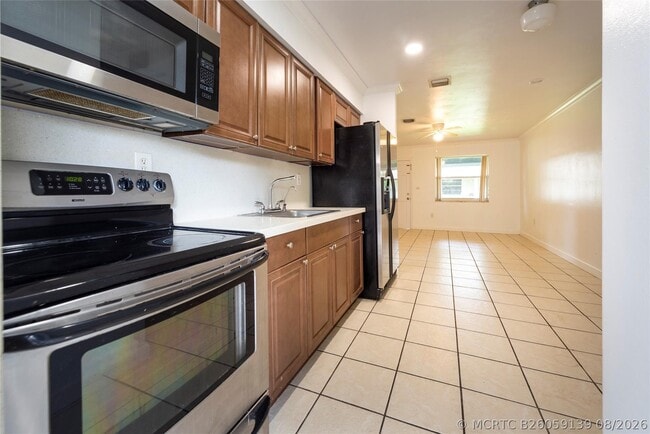 Building Photo - 6170-6172 SW 43rd St