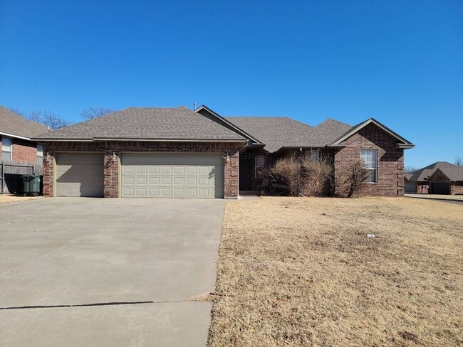 Photo - Lovely 4 Bedroom 2 Bathroom Home In Edmond Schools