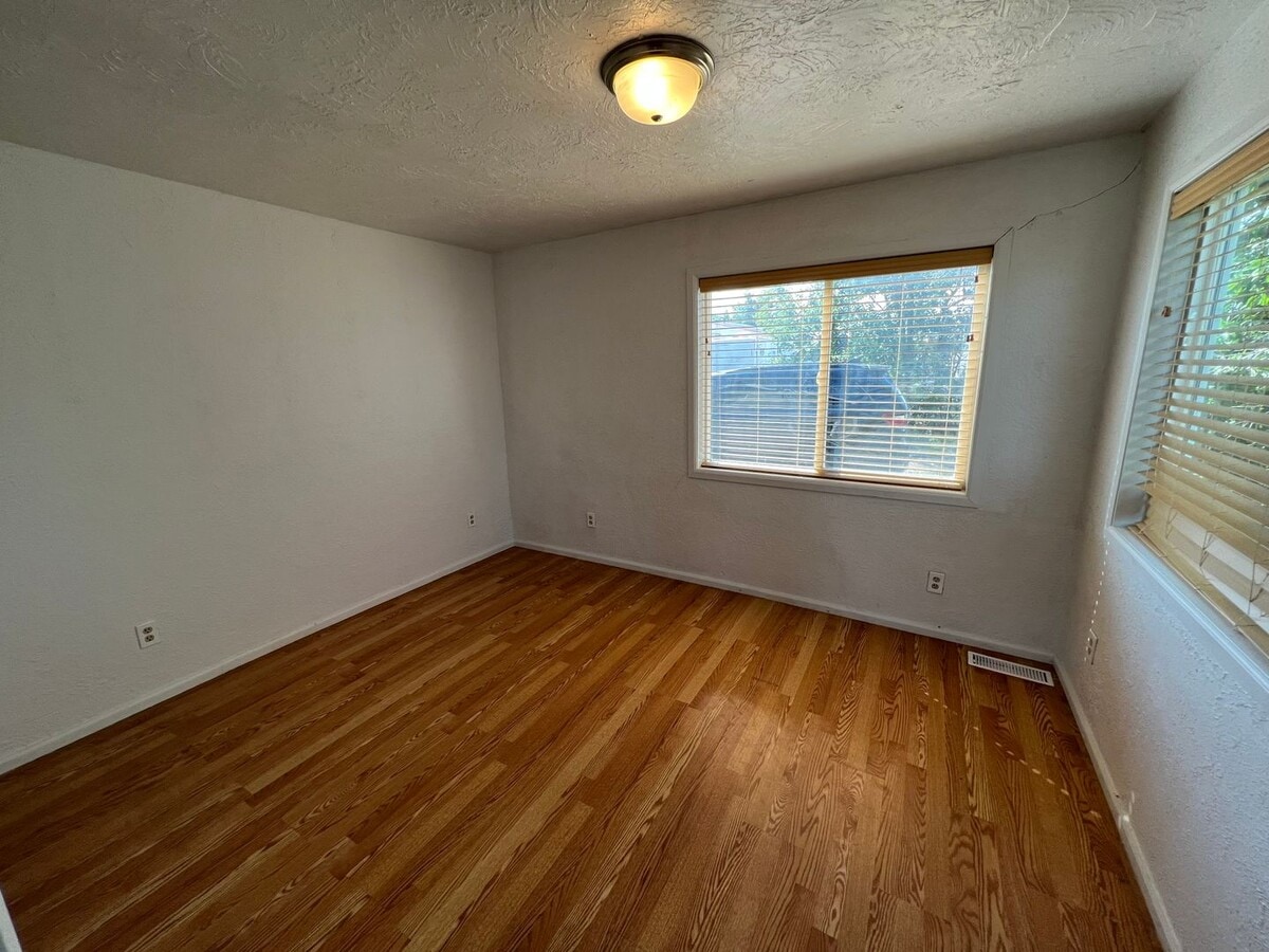 Photo - 1 bed 1 bath Apartment with Great Natural Light