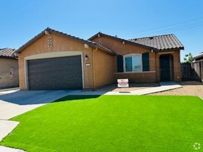 Building Photo - West Madera $2,350 Home for Rent 3/2 Solar...