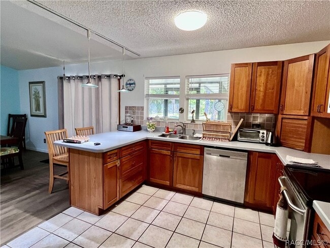 Photo - 801 N Country Club Dr