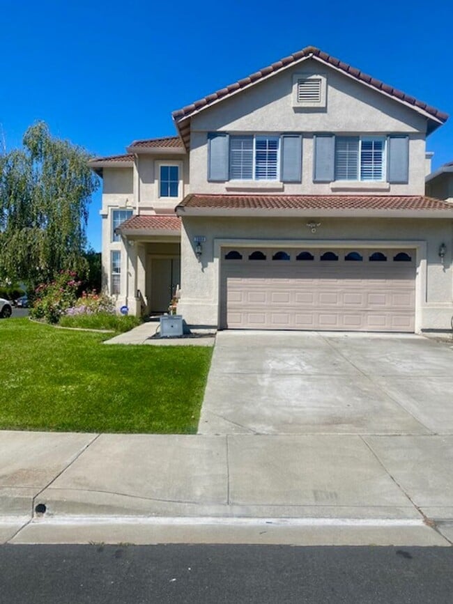 Building Photo - Spacious 5-Bedroom Home with Solar, Stunning Sunroom & Upgraded Bathrooms!