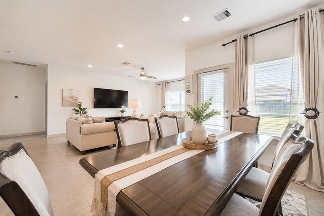 Photo - 28923 Yukon River Ct