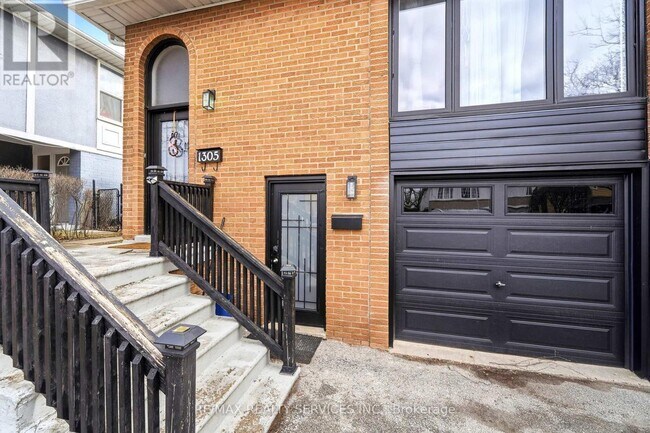 Photo - 1305 Consort Crescent