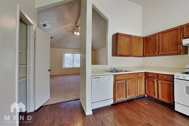 Photo - 10002 Green Valley Ln