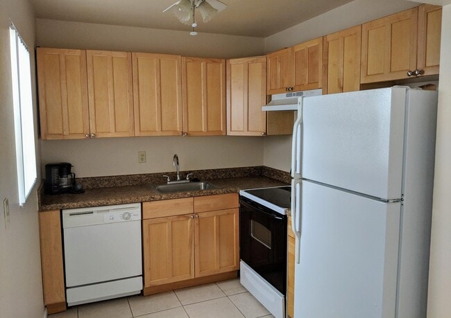 Photo - 288 Norwich I