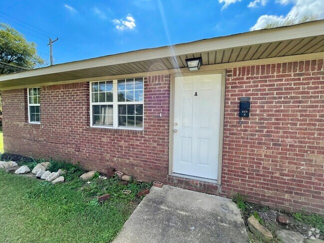 Building Photo - 2 BED / 1 Bath Apartment in Truman.  READY...