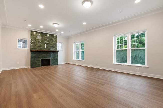 Building Photo - 2009 Wendover St Unit 2