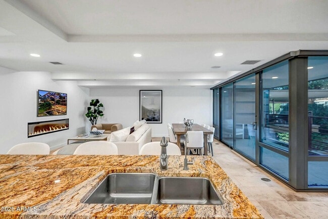 Photo - 7121 E Rancho Vista Dr Unidad 5011